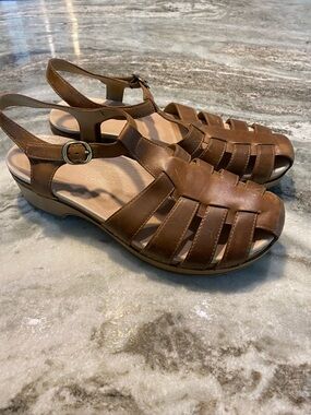 Dansko Brie Sandal. Leather fisherman clog sandal. Size 41 US 11-11.5